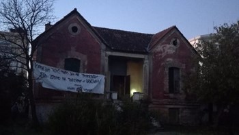 Αντιεξουσιαστές επιχείρησαν να ανακαταλάβουν την έπαυλη Κουβέλου στο Μαρούσι