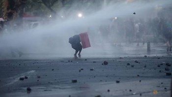 Χιλή: Όχημα της αστυνομίας χτυπά διαδηλωτή – Προσοχή σκληρές εικόνες – ΒΙΝΤΕΟ