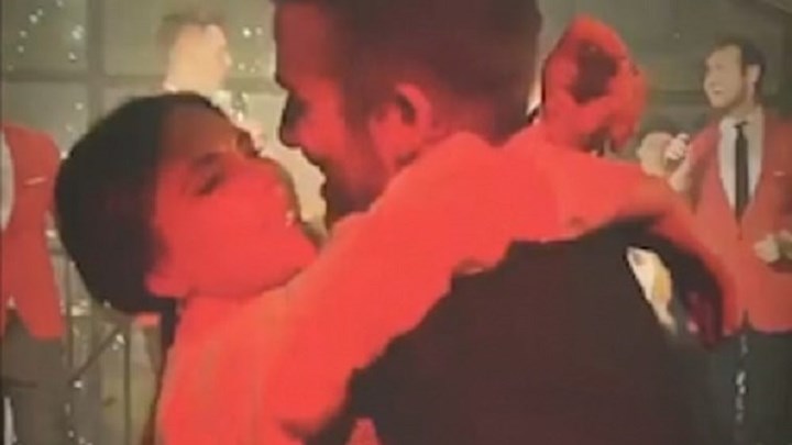 Η Βικτόρια Μπέκαμ δεν μπορεί να κρύψει τον έρωτά της για τον Ντέιβιντ – ΦΩΤΟ