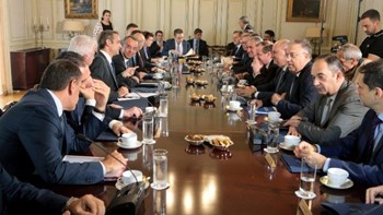 Το χριστουγεννιάτικο δώρο που έκανε ο Μητσοτάκης στους υπουργούς