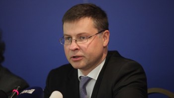 Ντομπρόβσκις για τα κόκκινα δάνεια: Δεν αρκεί από μόνος του ο “Ηρακλής” για την αντιμετώπισή τους