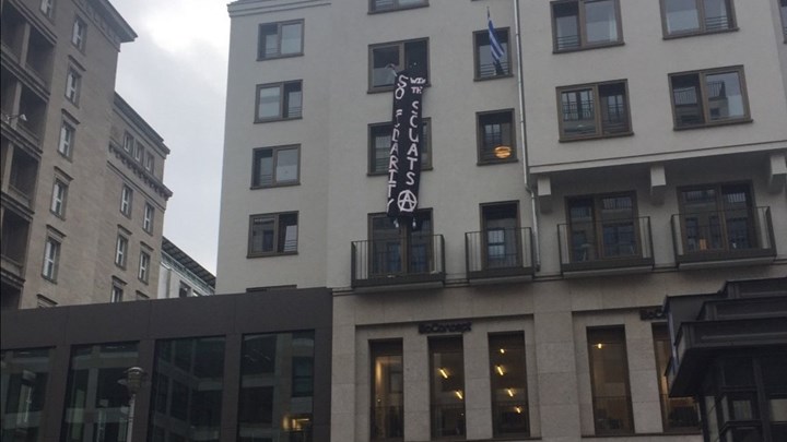 Αναρχικοί κατέλαβαν την ελληνική πρεσβεία στο Βερολίνο – ΦΩΤΟ