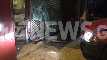 Διάρρηξη στη Δάφνη: Μπήκαν σε κοσμηματοπωλείο με αυτοκίνητο