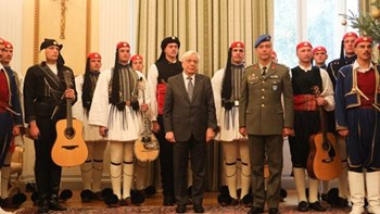 Παυλόπουλος στην Προεδρική Φρουρά: Συμβολίζετε τους διαχρονικούς αγώνες για την υπεράσπιση της πατρίδας