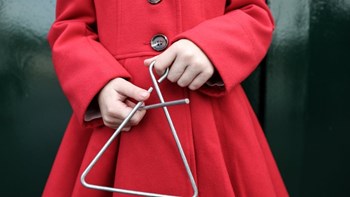 Λήστεψαν παιδιά που έλεγαν τα κάλαντα – Συνελήφθη 15χρονος