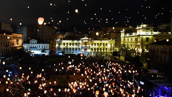 «Νύχτα των ευχών» στην Αθήνα – Έλαμψε ο ουρανός της Αττικής – ΦΩΤΟ – ΒΙΝΤΕΟ