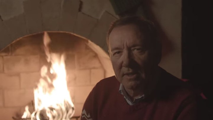 Η επιστροφή του Κέβιν Σπέισι – Το αινιγματικό του βίντεο ως “Φρανκ Άντεργουντ” – ΒΙΝΤΕΟ