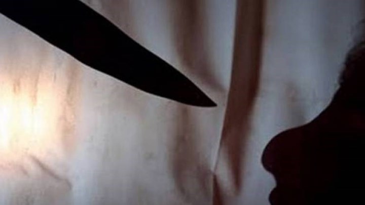 Αχαΐα: Μαχαίρωσε τη σύντροφό του έπειτα από καβγά και την εγκατέλειψε αιμόφυρτη