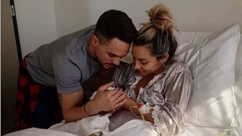 Λευτέρης Πετρούνιας – Βασιλική Μιλλούση: Οι πρώτες γιορτές μαζί με το μωρό τους – ΦΩΤΟ