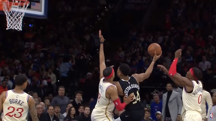 NBA: Στην κορυφή του Top 10 το μαγικό κάρφωμα του Γιάννη Αντετοκούνμπο – ΒΙΝΤΕΟ