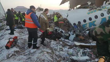Καζακστάν: Αυξάνεται ο αριθμός των θυμάτων από τη συντριβή του αεροσκάφους – Εννέα τραυματίες
