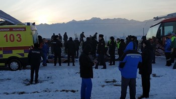 Καζακστάν: Οι πρώτες εικόνες από τη συντριβή του αεροσκάφους μετά την απογείωση – ΦΩΤΟ – ΒΙΝΤΕΟ