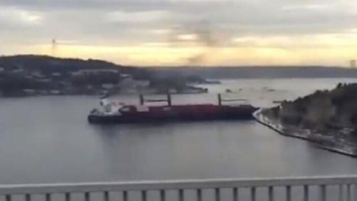 Τουρκία: Πλοίο προσέκρουσε στην ακτή του Βοσπόρου – ΤΩΡΑ