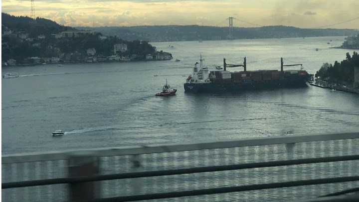 Κωνσταντινούπολη: Οι πρώτες εικόνες από την πρόσκρουση πλοίου στις ακτές του Βοσπόρου – ΦΩΤΟ – ΒΙΝΤΕΟ