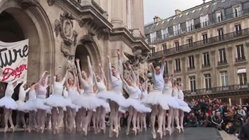 Η Γαλλία παραμένει σε απεργιακό κλοιό