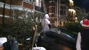Ποδοσφαιριστής της Γουέστ Χαμ ντυμένος χιονάνθρωπος τράκαρε την πανάκριβη Lamborghini του – ΒΙΝΤΕΟ