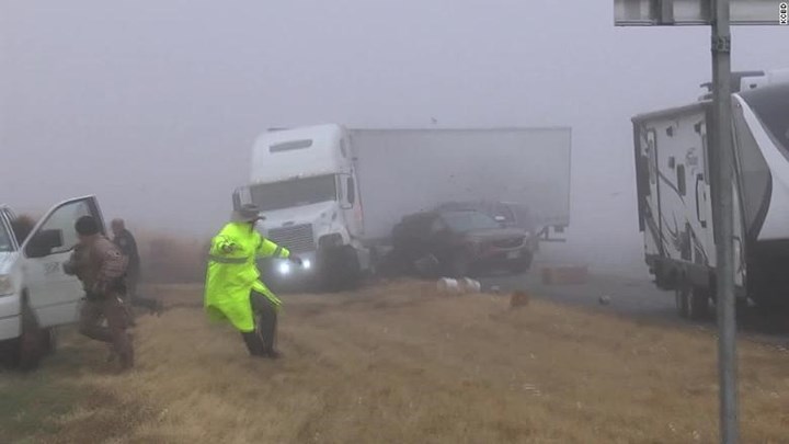 Σοκαριστικό ΒΙΝΤΕΟ – Φορτηγό εκτός ελέγχου λόγω της πυκνής ομίχλης