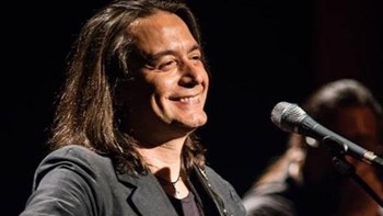 Με τους «επτά νάνους» αποχαιρέτησε ο Γιάννης Κότσιρας τον Θάνο Μικρούτσικο – ΦΩΤΟ