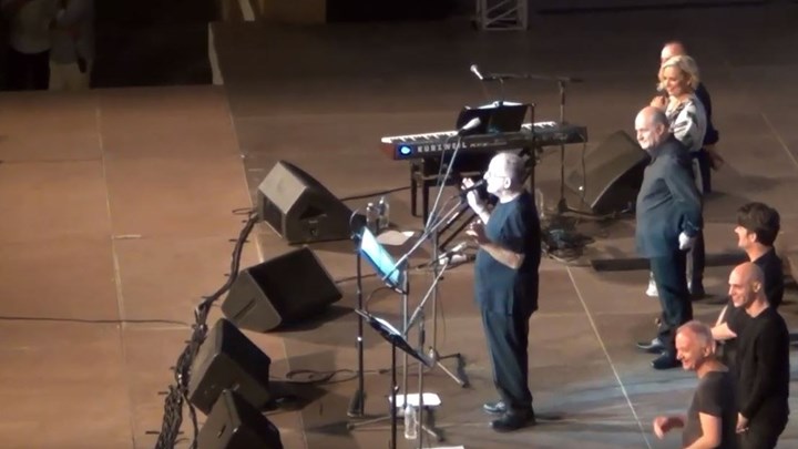 Θάνος Μικρούτσικος: Η κατάθεση ψυχής στη συναυλία στο Ηρώδειο – “Όσο αντέχω θα είμαι εδώ” – ΒΙΝΤΕΟ