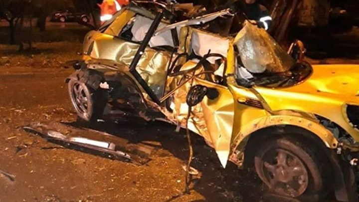 Τροχαίο στη Βούλα: Νεκρή μία 19χρονη, χαροπαλεύει η 25χρονη οδηγός – ΦΩΤΟ