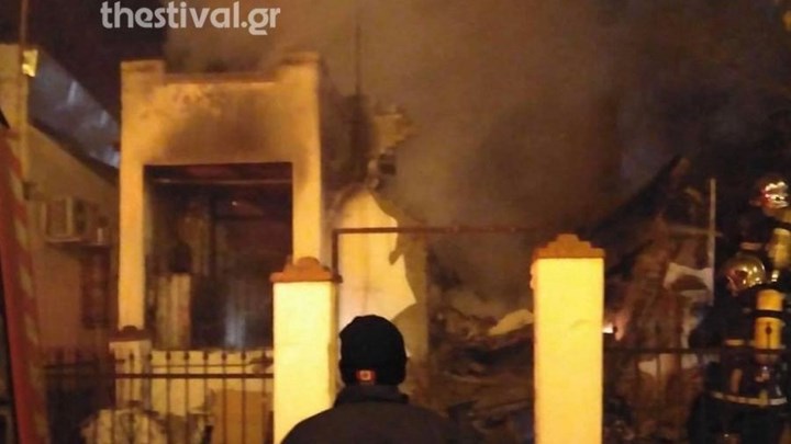 Θεσσαλονίκη: Φωτιά σε εγκαταλελειμμένη οικία – ΦΩΤΟ