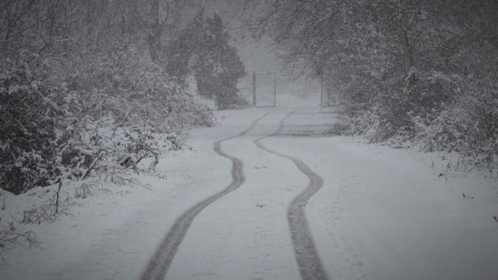 Προβλήματα τώρα λόγω χιονόπτωσης στην Παλαιά Εθνική Οδό Αθηνών – Θηβών