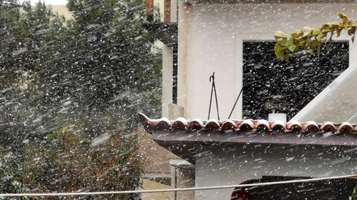 Ζηνοβία: Χιονίζει σε αρκετές περιοχές της Αθήνας – BINTEO