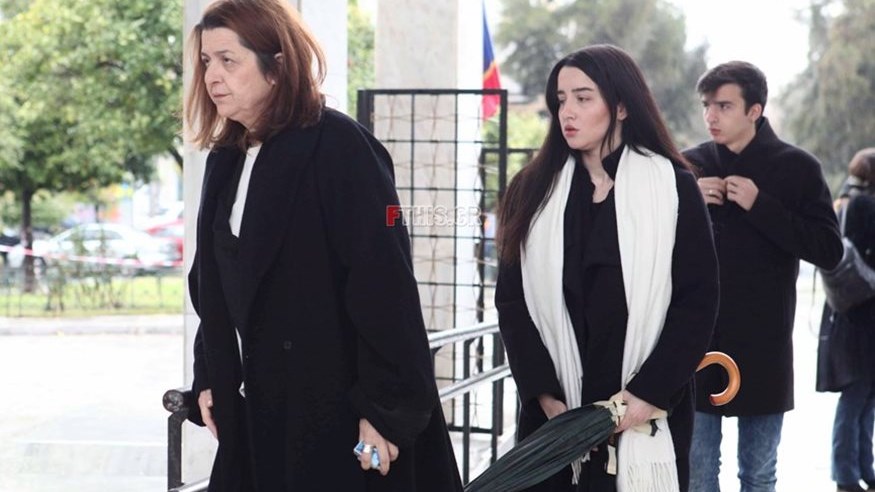 Κηδεία Θάνου Μικρούτσικου: Ράγισαν καρδιές με τον επικήδειο της συζύγου του