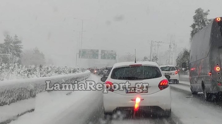 Ζηνοβία: Ουρές χιλιομέτρων στη Μαλακάσα – ΒΙΝΤΕΟ