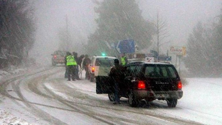 Ζηνοβία: Προβλήματα στο οδικό δίκτυο από την κακοκαιρία – Ποιοι δρόμοι είναι κλειστοί, πού χρειάζονται αλυσίδες