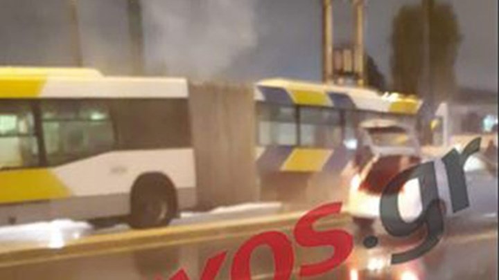 Φωτιά σε λεωφορείο του ΟΑΣΑ – ΦΩΤΟ αναγνώστη