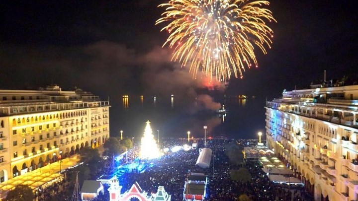 Θεσσαλονίκη: Με πυροτεχνήματα και Φουρέιρα η υποδοχή του 2020 στην πλατεία Αριστοτέλους
