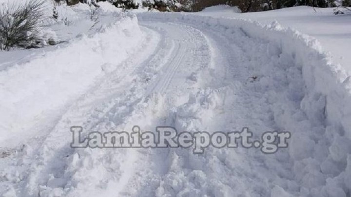 Καμένα Βούρλα: Θάφτηκε στο χιόνι η Καρυά – Δείτε τις εντυπωσιακές εικόνες