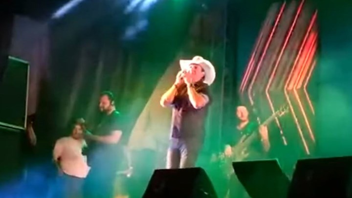 Σοκ στη Βραζιλία: Γνωστός τραγουδιστής πέθανε από καρδιακή προσβολή στη σκηνή – ΒΙΝΤΕΟ
