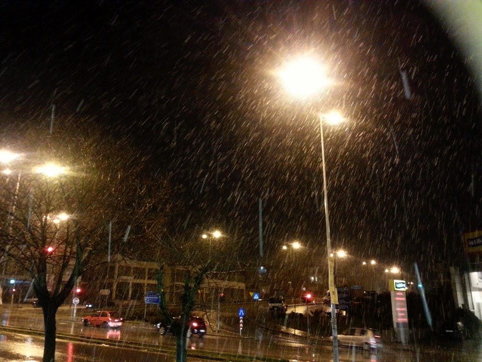 Χιονίζει στην Αττική