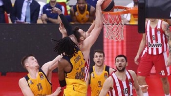 Euroleague: Με… ερυθρόλευκο χρώμα τα καλύτερα καρφώματα του Δεκεμβρίου – ΒΙΝΤΕΟ