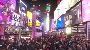 Πρωτοχρονιά: Ένα εκατομμύριο Νεοϋορκέζοι υποδέχτηκαν το 2020 στην Times Square – ΒΙΝΤΕΟ