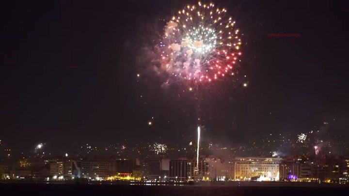 Θεσσαλονίκη: Αλλαγή του χρόνου με υπερθέαμα πυροτεχνημάτων – Εντυπωσίασε η Φουρέιρα – ΒΙΝΤΕΟ
