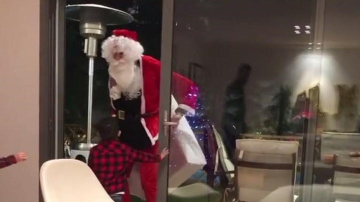 Επικός Πρίντεζης: Ντύθηκε Άγιος Βασίλης και «έριξε» φοβερή ατάκα για Φενέρ – ΒΙΝΤΕΟ