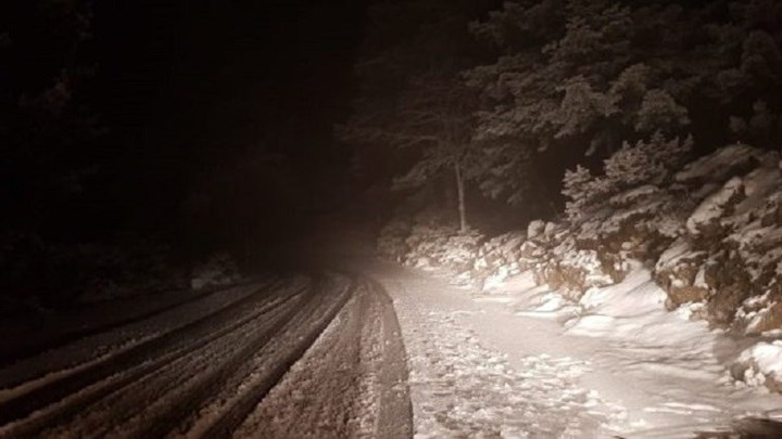 Μαγνησία: Χιονίζει στο Πήλιο – Που επιχειρούν τα μηχανήματα