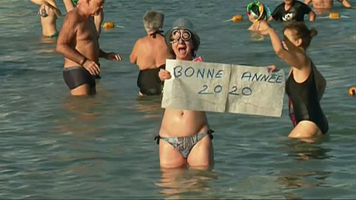 Πρωτοχρονιάτικες βουτιές στην Ευρώπη – ΒΙΝΤΕΟ