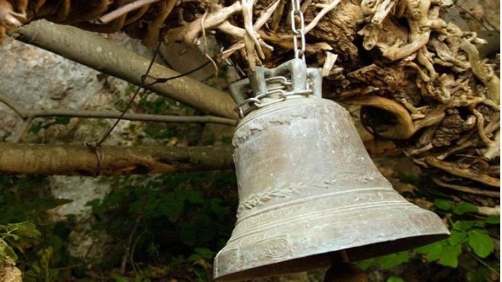 Σέρρες: Απειλητικό σημείωμα σε παπά για… τις καμπάνες – Τι έγραφε