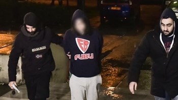 Πετράλωνα: Ενώπιον του ανακριτή ο 21χρονος που σκότωσε και τεμάχισε τον νονό του