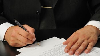 Τι αναφέρει η ανακοίνωση των συμβολαιογράφων για την αποχή