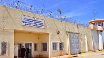Δομοκός: Επέστρεψε τελικά στη φυλακή ο κρατούμενος – Καθυστέρησε… λόγω λεωφορείου