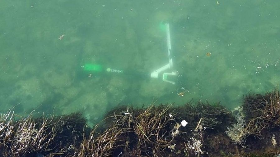 Θεσσαλονίκη: Στο βυθό του Θερμαϊκού περισσότερα από 40 ηλεκτρικά πατίνια