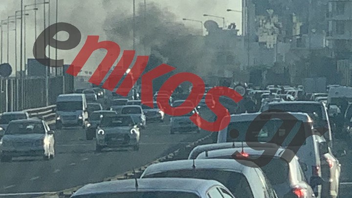 Κηφισός: Φωτιά σε φορτηγάκι – Κυκλοφοριακό χάος – ΦΩΤΟ αναγνώστη