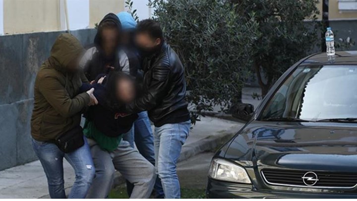 Έγκλημα στα Πετράλωνα: Προφυλακιστέος ο 21χρονος για τον φόνο του νονού του