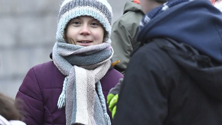 Τούνμπεργκ: Με επτάωρη διαδήλωση έξω από το κοινοβούλιο γιόρτασε τα γενέθλιά της – ΦΩΤΟ