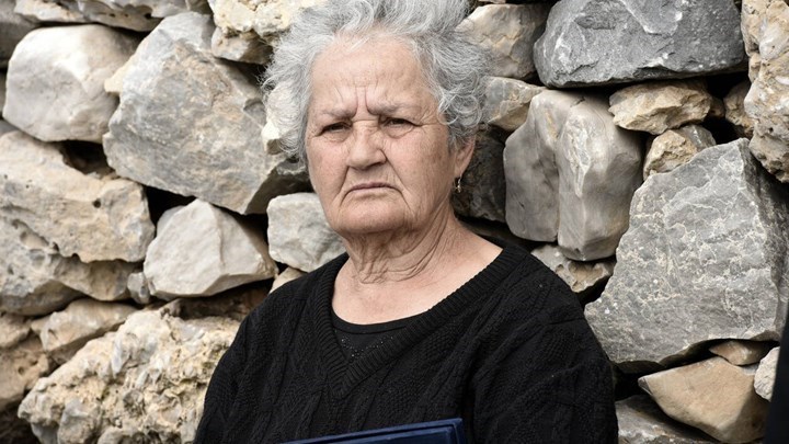 Οι πρώτες δηλώσεις της κυρά Ρηνιώς: Όσο ζω θα είμαι στην Κίναρο – ΒΙΝΤΕΟ